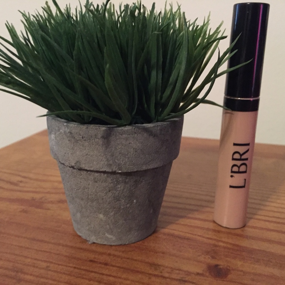 L'BRI wand concealer- Medium Neutral